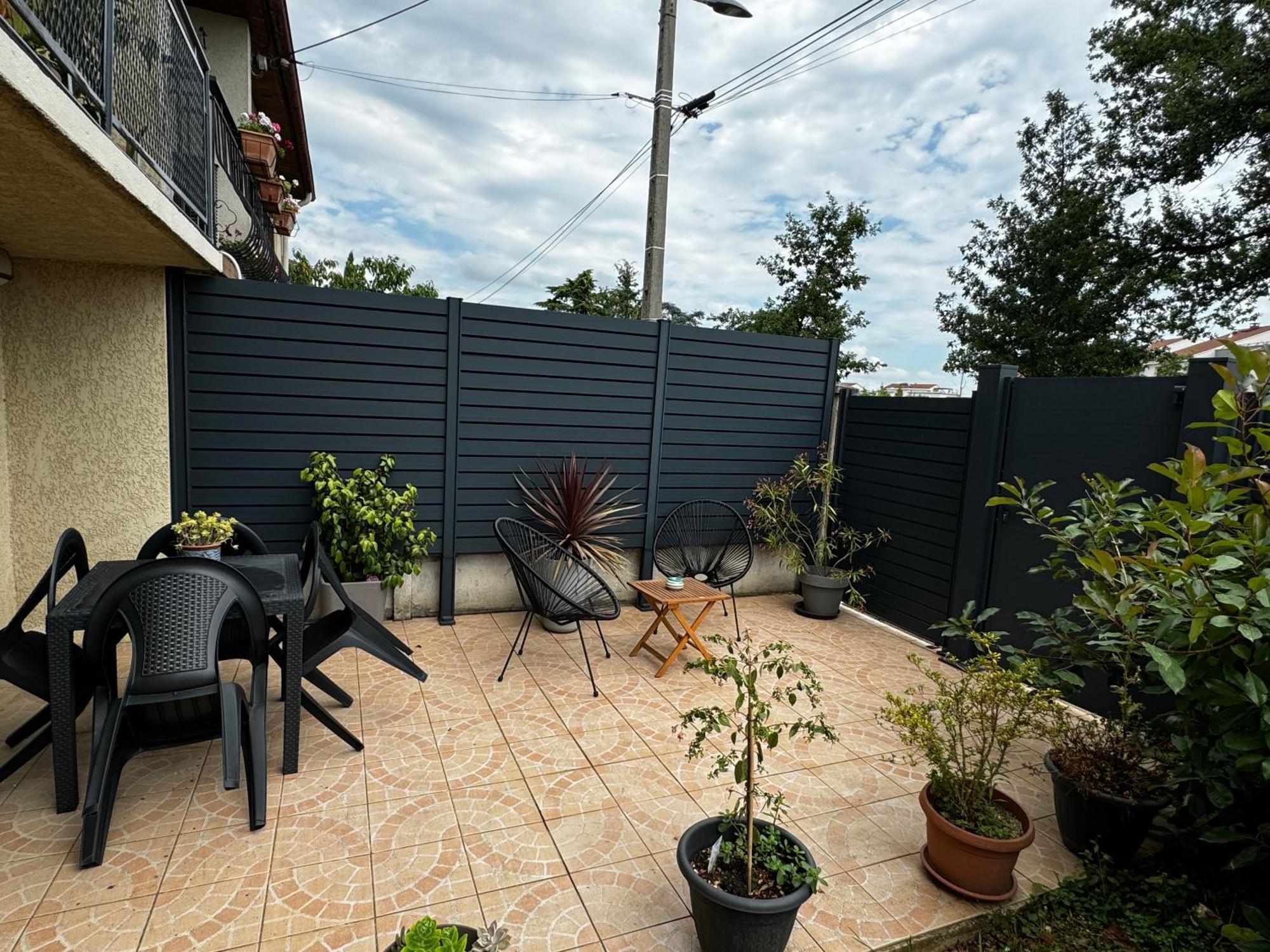 Au Calme Dans Maison En Rez De Jardin A 2,2 Kms Du Groupama Stadium Et Salle Ldlc Arena Meyzieu Zewnętrze zdjęcie