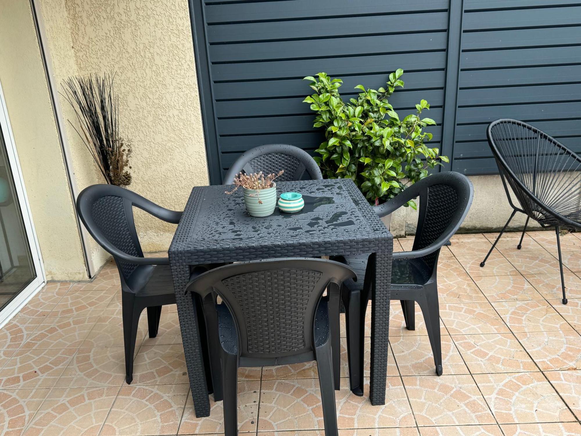 Au Calme Dans Maison En Rez De Jardin A 2,2 Kms Du Groupama Stadium Et Salle Ldlc Arena Meyzieu Zewnętrze zdjęcie